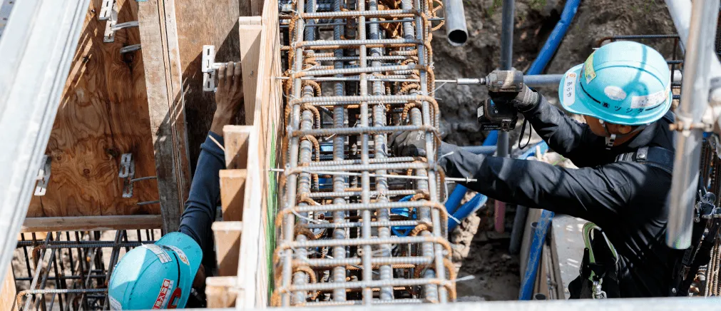 作業をするツジタ作業員の姿